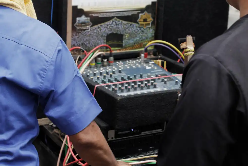 Çoklu Ortam Sistemleri Bakım Onarımcısı