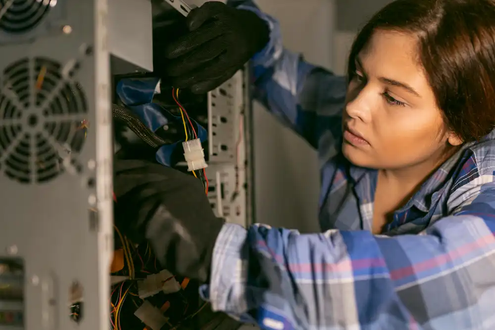 Çoklu Ortam Sistemleri Bakım Onarımcısı