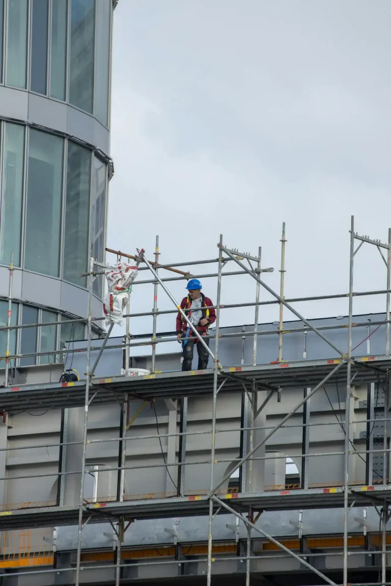 Yapı Sektöründe Çalışanlara Yönelik İskele Kurulum Elemanı